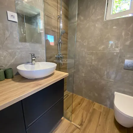 펜션 Tiny House Neny Fruska Gora