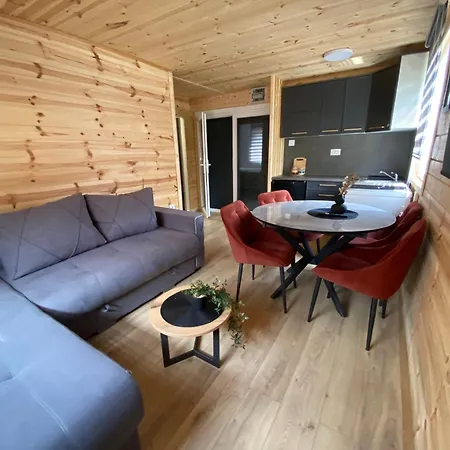 펜션 Tiny House Neny Fruska Gora *